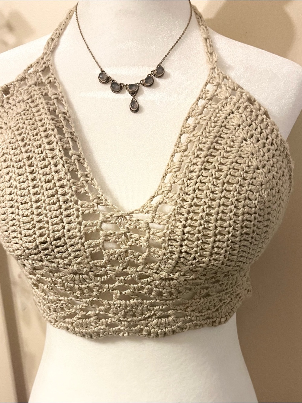 Vivid Crochet Halter Crop Top in Cream Size Medium
